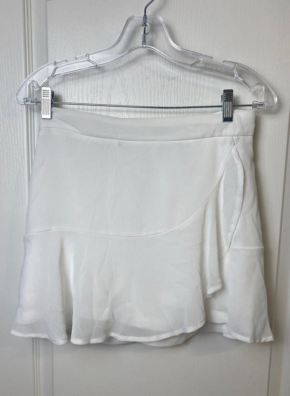 Shein Women's White Chiffon Flowy Ruffle Accent Skort Size 4